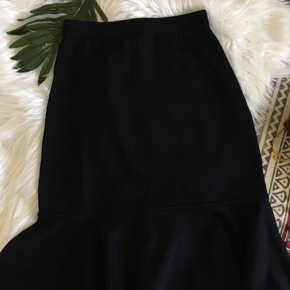 ST. JOHN COLLECTION | Flared Hem Knit Skirt - Picture 4 of 8